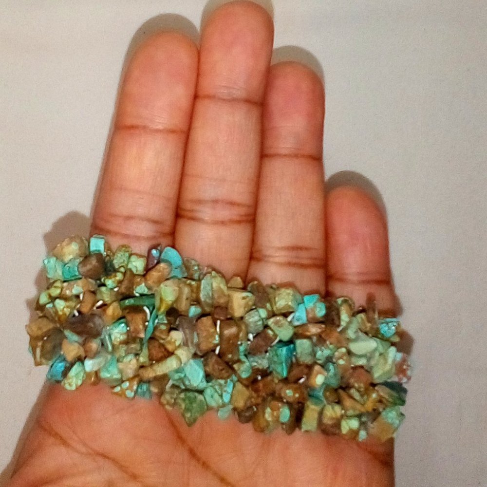 Turquoise Stone Stretchy Multi-Strand Bracelet.  Geninue Stone Chips.  New